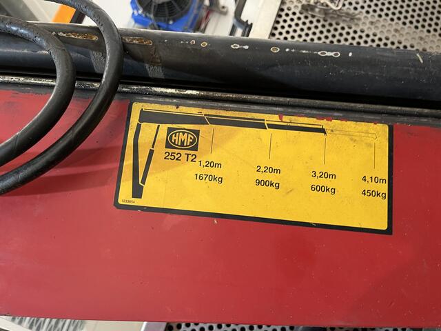 Iveco DAILY 35S16 2.3 Open Laadbak / HMF Kraan / Euro 6 / Compressor / Trekhaak 3500 KG / Airco / Cruise Control / 3-Zits / 69.100 KM !!