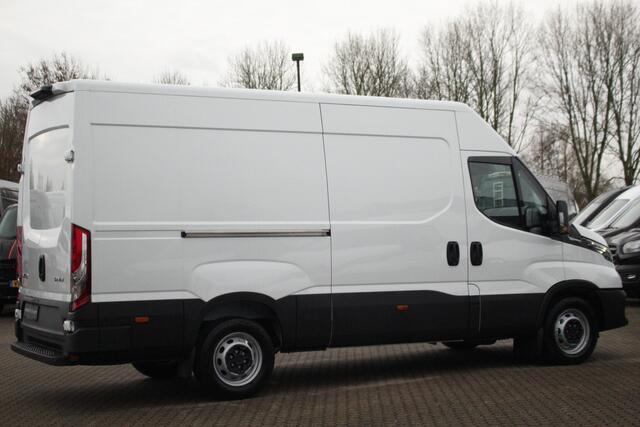 Iveco DAILY 35S16 2.3 160pk 352 L2H2 | Automaat | Facelift | Carplay/Android | Gev. stoel | 3500kg trekgew. | Lease 771,- p/m