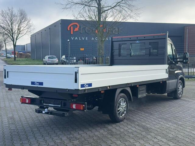Iveco DAILY 35S18 180 pk Aut. Pick Up / Open Laadbak Airpro Luchtvering, 16" LMV, Navi, Trekhaak 3.500 kg, LxBxH 440x210x40 cm, Nieuw
