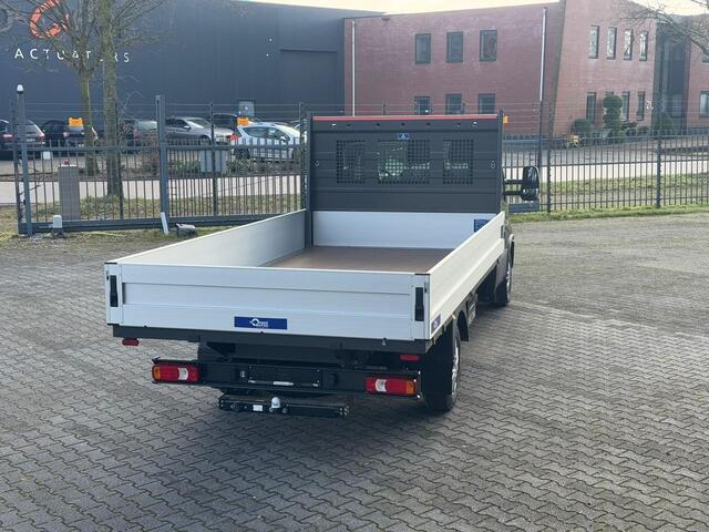 Iveco DAILY 35S18 180 pk Aut. Pick Up / Open Laadbak Airpro Luchtvering, 16" LMV, Navi, Trekhaak 3.500 kg, LxBxH 440x210x40 cm, Nieuw