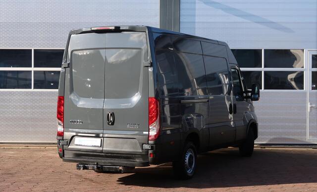 Iveco DAILY 35S18HV 3.0 35 L2 H2 AUT/ LED/ CAMERA/ 3.5T/ CRUISE/ CLIMA/ TREKHAAK