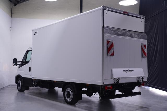 Iveco DAILY 35S16 160 pk Bakwagen met Laadklep Airco Audio/DAB+, LxBxH 435x205x210 cm, 3-Zits