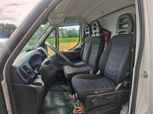 Iveco DAILY 3.0I CNG EURO-6 375 35S14N Automaat HIAB Kraan Laadbak 3-Persoons Ecc Trekhaak Camera Blue power Alpine 2-Din Infotainment Sys. Bluetooth Opbergkasten Betonplex Vloer Compressed Natural Gas (CNG) Voertuig 1e Eigenaar Euro 6