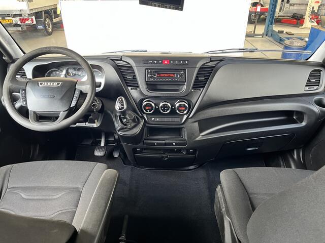 Iveco DAILY 35C17 3.0 410 Automaat Palfinger Laadkraan Airco Cruise controle Trekhaak 3500kg trekgewicht Camera Open laadbak Pick-up P-up Bakwagen Euro 5