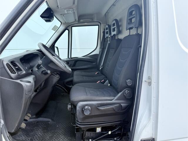 Iveco DAILY 35S14 2.3 L2H2 Cruise Control Climate Control 3.5t Trekhaak Lucht geveerde stoel