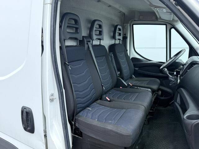 Iveco DAILY 35S14 2.3 L2H2 Cruise Control Climate Control 3.5t Trekhaak Lucht geveerde stoel