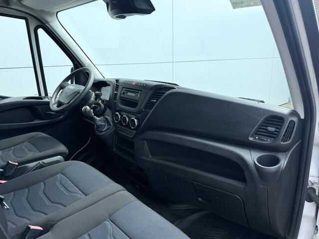 Iveco DAILY 35S14 2.3 L2H2 Cruise Control Climate Control 3.5t Trekhaak Lucht geveerde stoel