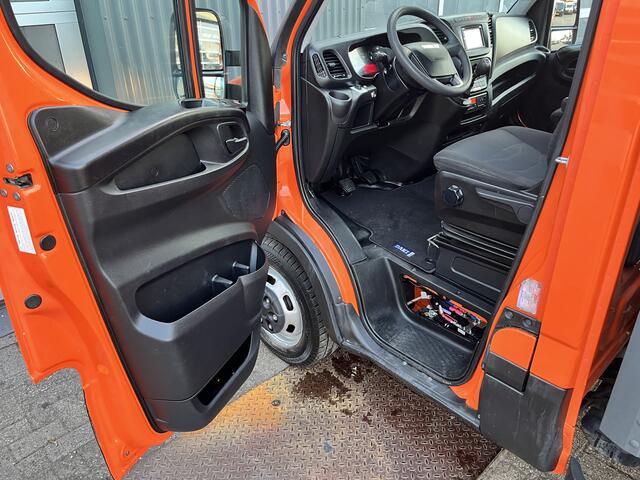 Iveco DAILY 35C14 375 Trekhaak 3500kg Laadklep 500kg Navigatie Open laadbak Pick-up Euro 6 Bpm vrij Bakwagen p-up 136pk 1e eigenaar Dealer onderhouden
