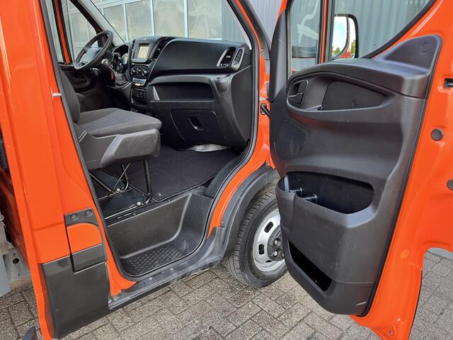 Iveco DAILY 35C14 375 Trekhaak 3500kg Laadklep 500kg Navigatie Open laadbak Pick-up Euro 6 Bpm vrij Bakwagen p-up 136pk 1e eigenaar Dealer onderhouden
