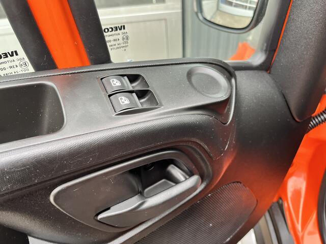 Iveco DAILY 35C15 2.3 375 Trekhaak 3500kg Laadklep 500kg Navigatie Open laadbak Pick-up Euro 5 Bpm vrij Bakwagen p-up 1e eigenaar Dealer onderhouden