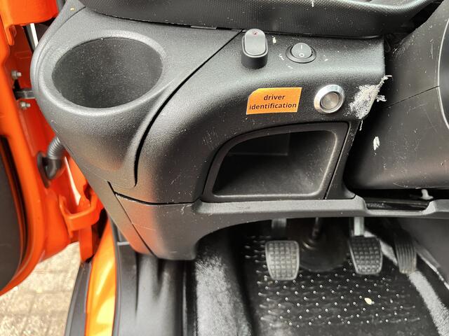 Iveco DAILY 35C15 2.3 375 Trekhaak 3500kg Laadklep 500kg Navigatie Open laadbak Pick-up Euro 5 Bpm vrij Bakwagen p-up 1e eigenaar Dealer onderhouden