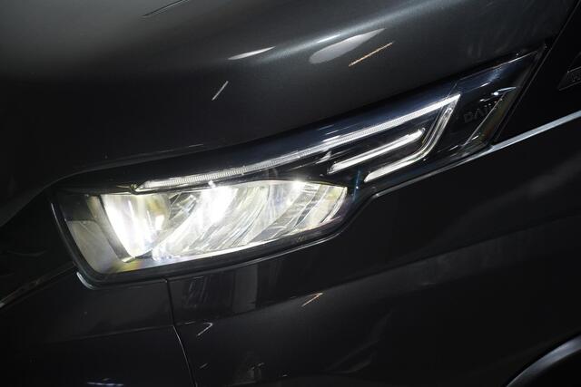 Iveco DAILY 35S16 160 pk Aut. L2H1 Laag Dak, Navi, Camera Adapt. Cruise Control, Trekhaak 3.500 kg, Airco ECC, 3-Zits