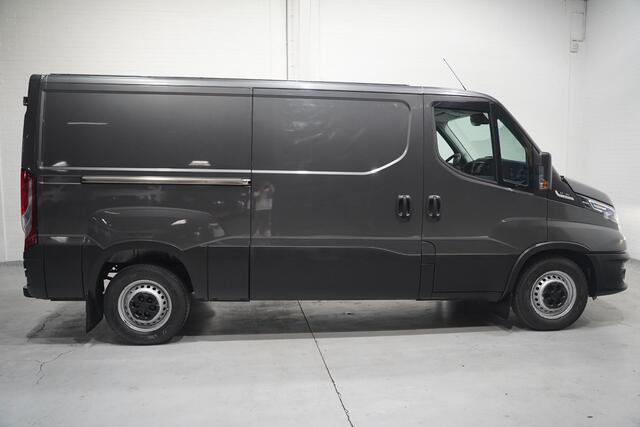 Iveco DAILY 35S16 160 pk Aut. L2H1 Laag Dak, Navi, Camera Adapt. Cruise Control, Trekhaak 3.500 kg, Airco ECC, 3-Zits