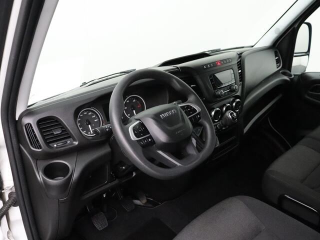 Iveco DAILY 35S14 L2H2 | 3500Kg Trekgewicht | Airco | Cruise | 3-Persoons | Betimmering