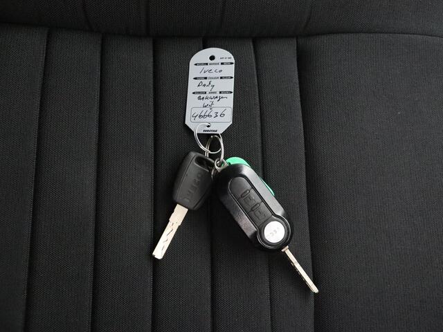 Iveco DAILY 35C16 Bakwagen+Laadklep | Airco | 3-Persoons | 750Kg Laadklep