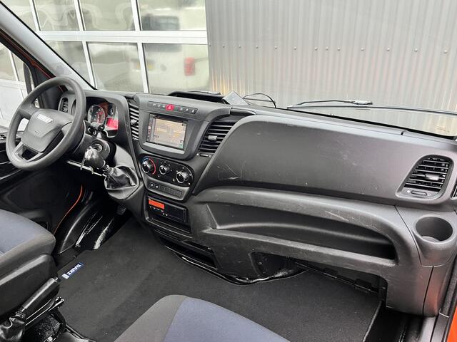 Iveco DAILY 35C14 2.3 375 Laadklep 500kg Trekhaak 3500kg trekgewicht Airco 2-Persoons Open laadbak Pick-up P-up Bakwagen Telefoonverbinding 1e eigenaar Euro 6 Bpm vrij !!!