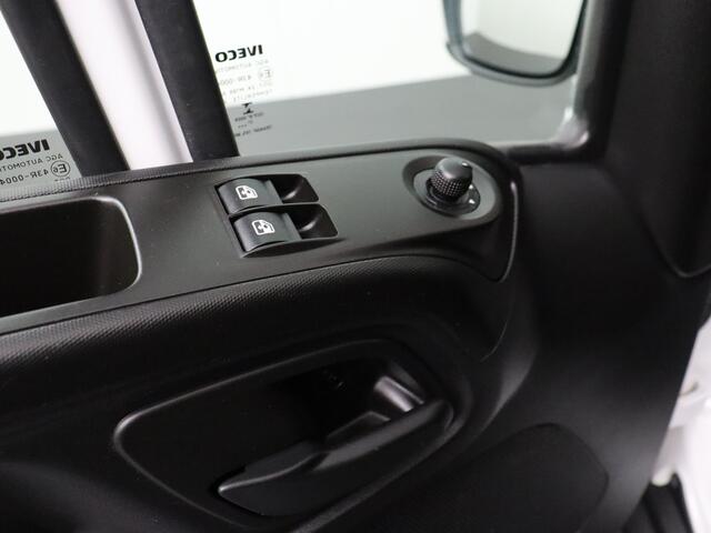 Iveco DAILY Trekhaak 35C16 Bakwagen+Laadklep | Airco | 3-Persoons | 750Kg Laadklep