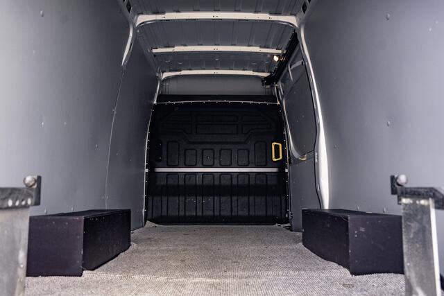 Iveco DAILY 35S16V L2H2 | Automaat | Air-Pro Editie | Luchtvering | LED | Camera | Navi | PDC | 3.5T Trekgewicht | Oprijplaat | Cruise | Euro 6