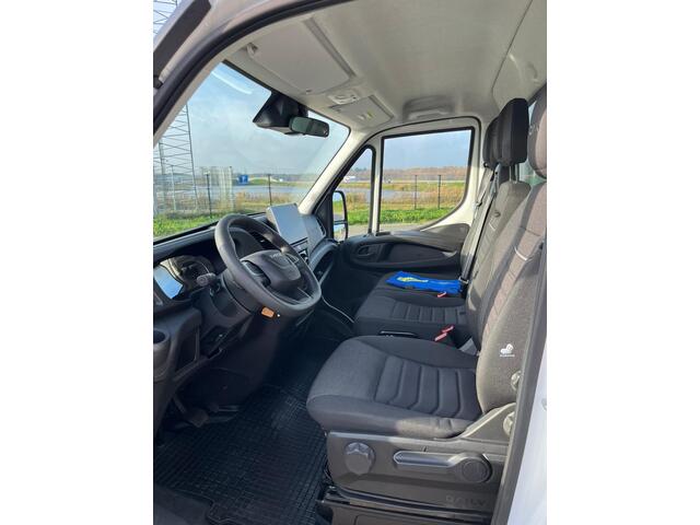 Iveco DAILY 35C18HA8 bakwagen met laadklep (1000 kg.)