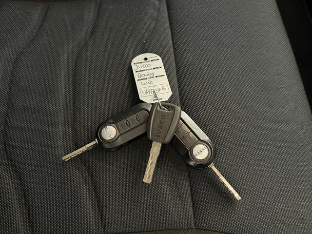 Iveco DAILY 35C16V Open Laadbak | Dubbellucht | Luchtvering | 3500Kg Trekhaak | Airco | Cruise | 3-Persoons