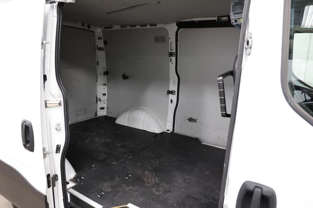 Iveco DAILY 35S16V 2.3 L1H1 AUTOMAAT 160PK 3500KG TREKVERMOGEN