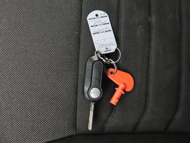 Iveco DAILY 35C16 Bakwagen+Laadklep | Airco | Cruise | 3-Persoons