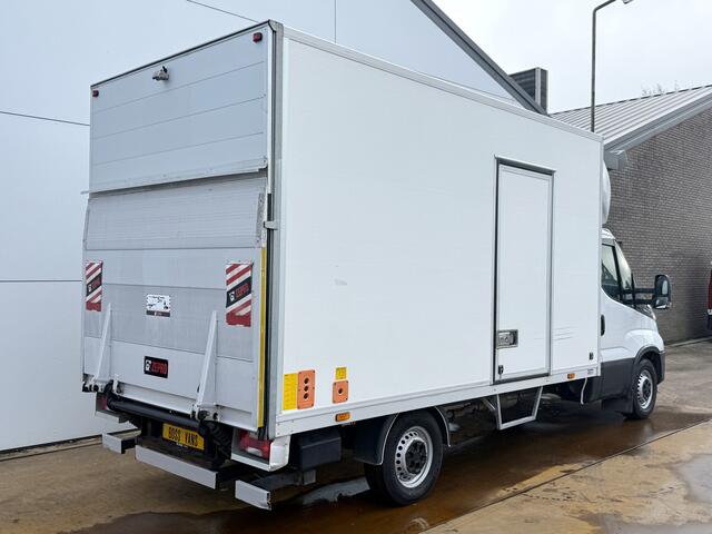 Iveco DAILY 35S16 2.3 Automaat Laadklep LED Climate Control Cruise Control Standkachel Camera Navigatie Koffer Bakwagen Meubelbak
