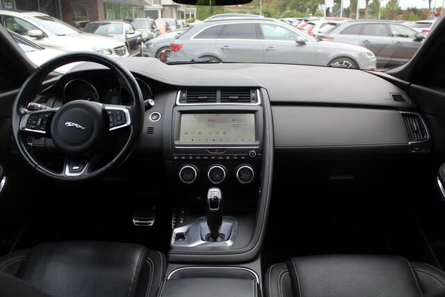 Jaguar E-Pace 2.0 P250 AWD SE / Panoramadak / Camera / Head-up / Leder / 19'' / Meridian / Memory seats / Navigatie / Dodehoek / Stoelverwarming / ACC
