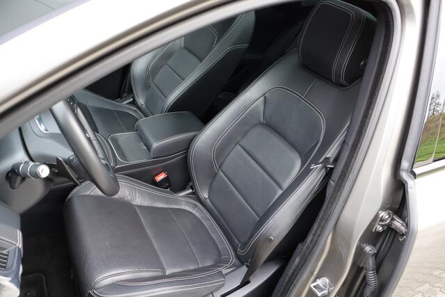 Jaguar E-Pace 2.0 D150 AWD HSE R-Dynamic | Origineel NL | Dealer Onderhouden | Panoramadak | Leder | Camera | Cruise Control |