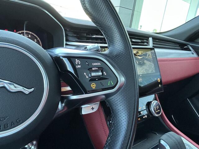 Jaguar F-PACE 3.0 P400 MHEV R-Dynamic SE | Adaptive Cruise | Head-up Display | Performance stoelen met koelfunctie |