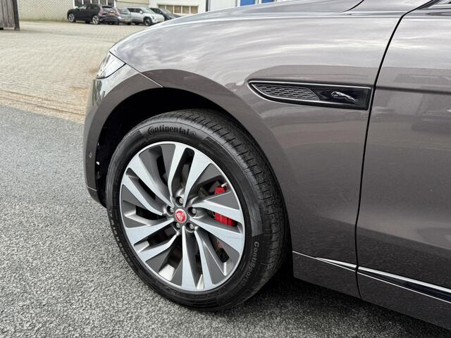 Jaguar F-PACE 2.0 P400e PHEV HSE R-Dynamic PanooMeridian