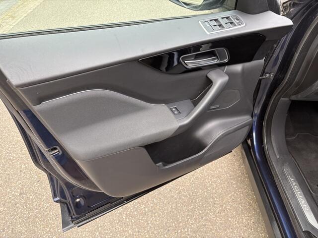 Jaguar F-PACE 2.0 Portfolio 20d / AUTOMAAT / NAVI / CRUISE / MEREDIAN