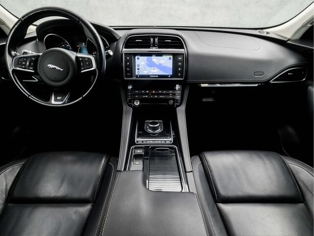 Jaguar F-PACE 2.0 Portfolio R-Sport AWD 20d 180Pk Automaat (NAVIGATIE, KEYLESS, CAMERA, GETINT GLAS, STUUR/STOELVERWARMING, LEDEREN SPORTSTOELEN, XENON, LANE ASSIST, NIEUWSTAAT)