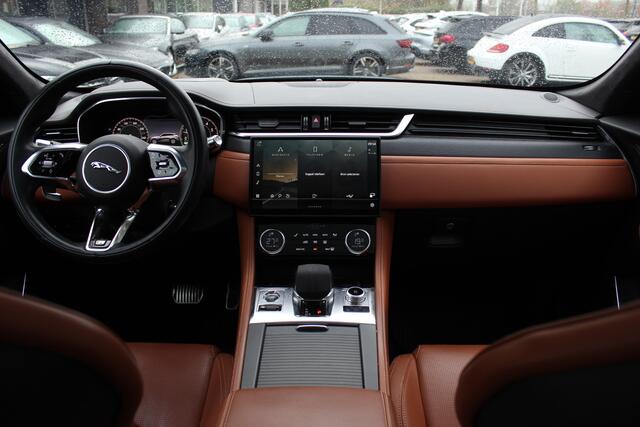Jaguar F-PACE 2.0 P400e PHEV R-Dynamic HSE / Panoramadak / Camera / Head-up / Kuipstoelen / Meridian / Keyless / 21'' / Matrix LED / CarPlay / Stuur+Stoelverwarming / DAB / Dodehoek / ACC
