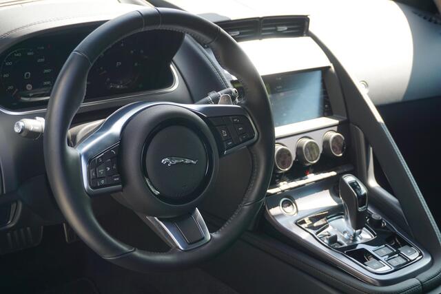 Jaguar F-TYPE P300 RWD