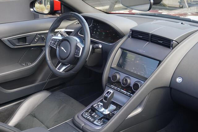 Jaguar F-TYPE P300 RWD