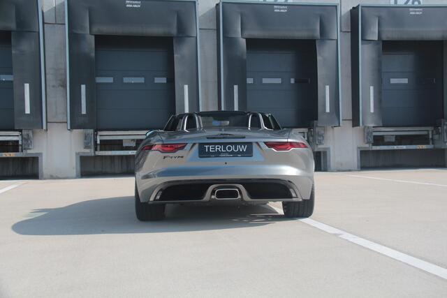 Jaguar F-TYPE P300 RWD R-Dynamic Black