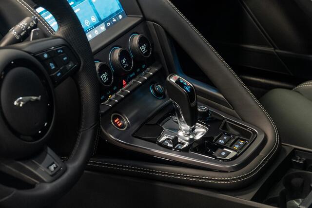 Jaguar F-TYPE P575 AWD R 75 *Panorama / Stoelventilatie / Sport-uitlaat / Meridian / Memory*