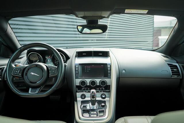 Jaguar F-TYPE 3.0 V6 Coupé / Pano / Leder / NL Auto / Camera / Memory