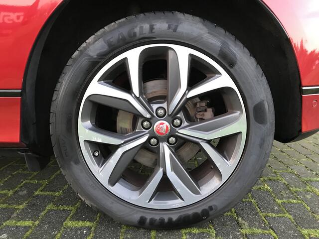 Jaguar i-Pace EV400 HSE 90 kWh | Rijklaar incl garantie | Panoramadak Trekhaak Navigatie Stoelverwarming