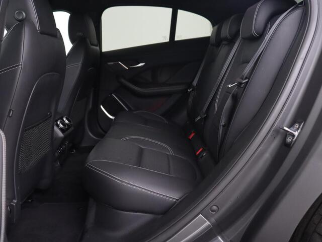 Jaguar i-Pace EV400 HSE 90 kWh | Panoramadak | Head-Up | Luchtvering | Meridian Sound | Leder | Stoelverwarming | 360 Camera | Carplay | Achterbankverwarming | DAB | Keyless