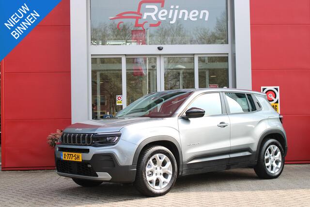 Jeep Avenger ALTITUDE 156PK 54 kWh | 3-FASE | ELEKTRISCH BEDIENBARE ACHTERKLEP | ACHTERUITRIJ CAMERA | NAVIGATIE | DRAADLOZE APPLE CARPLAY/ANDROID AUTO | ALL SEASON BANDEN | LICHTMETALEN VELGEN 17" | ADAPTIVE CRUISE CONTROL | DAB+ RADIO | DRAADLOZE TELEFOONLADER | KEY