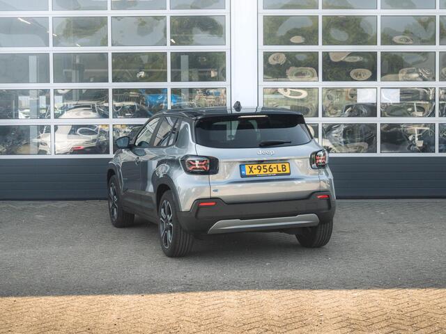 Jeep Avenger 1st Edition 54 kWh | Clima | Cruise | Adapt. Camera | Apple Carplay | BSM | 18" | Keyless | Winter Pack