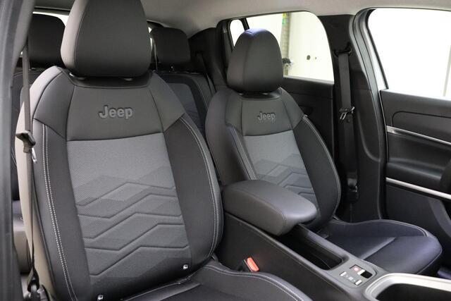 Jeep Avenger 1.2 e-Hybrid Summit | DEMO | LED Projector koplampen | Navigatie | Camera | Sfeerverlichting | 18'' lichtmetalen velgen | JBL Audio | Getint glas | Keyless