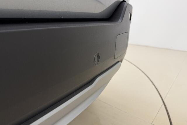 Jeep Avenger Summit 54 kWh | Stoelverwarming | 18'' lichtmetalen velgen | Elektrische achterklep | Navigatie | Two-tone lak | Verwarmde voorruit