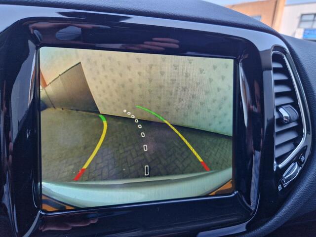 Jeep COMPASS 1.3T Limited Automaat | Trekhaak | BSD | DAB | Camera | Navi | Clima |