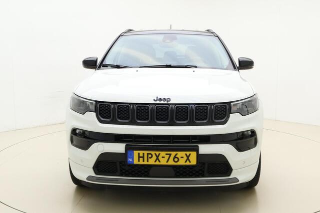 Jeep COMPASS 4xe 240 Plug-in Hybrid Electric S Automaat | Navigatie | Lederen bekleding | Camera | Keyless | Zwart dak | Dakrails | Lichtmetalen velgen black | Climate control