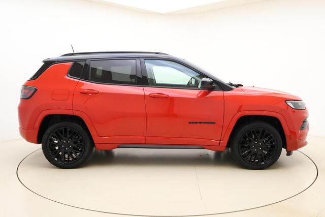 Jeep COMPASS 4xe 240 Plug-in Hybrid Electric S Automaat | Lederen bekleding | Navigatie | Stoel & Stuurverwarming | Climate control | Zwart dak | Extra getint glas | Parkeersensoren
