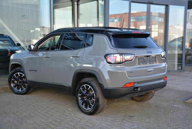 Jeep COMPASS 4xe 240 Plug-in Hybrid Electric Trailhawk | Panoramadak | 360 camera | Stoelverwarming | 12 maanden garantie