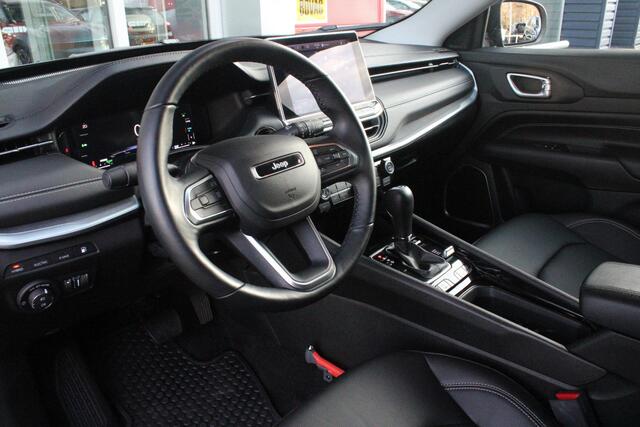 Jeep COMPASS 4xe 240PK Plug-in Hybrid ELECTRIC S | PANORAMSICH SCHUIF/KANTEL DAK | STOEL/STUUR VERWARMING | ALL SEASON BANDEN | 19" LICHTMETALEN VELGEN "GLOSSY BLACK" | ELEKTRISCH BEDIENBARE BESTUURDERSSTOEL | LEDEREN BEKLEDING | ADAPTIVE CRUISE CONTROL | NAVIGATIE |